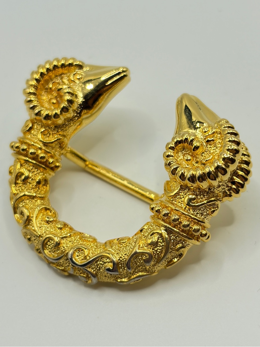 Vintage Etruscan Revival Double Ram Head Aries Gold Tone Metal Scarf Ring
